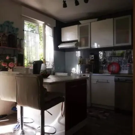 Room,45 Minutes Away From Paris Апартаменты *